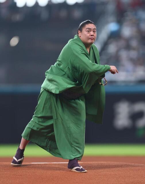 山本武 CCG S1 スポーツ サインなし 球場喝采 北海道出身の一山本がエスコンでファーストピッチ 見事な