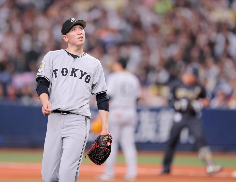 　５回、頓宮（右奥）に適時打を許した戸郷