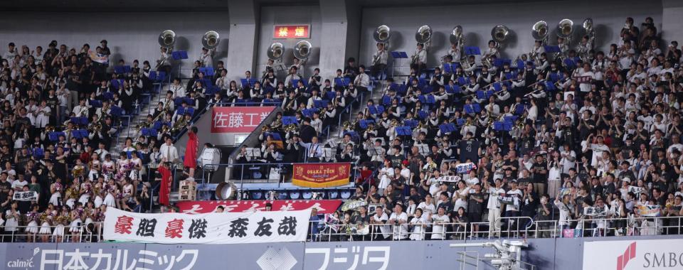 　大阪桐蔭高の先輩、森を応援する大阪桐蔭高のブラスバンド（撮影・坂部計介）