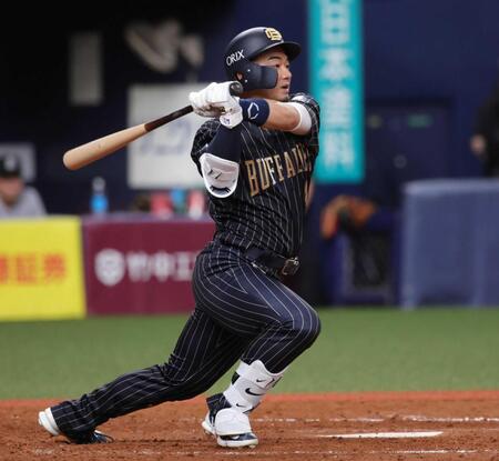 　５回、森は右前に勝ち越しとなる適時打を放つ