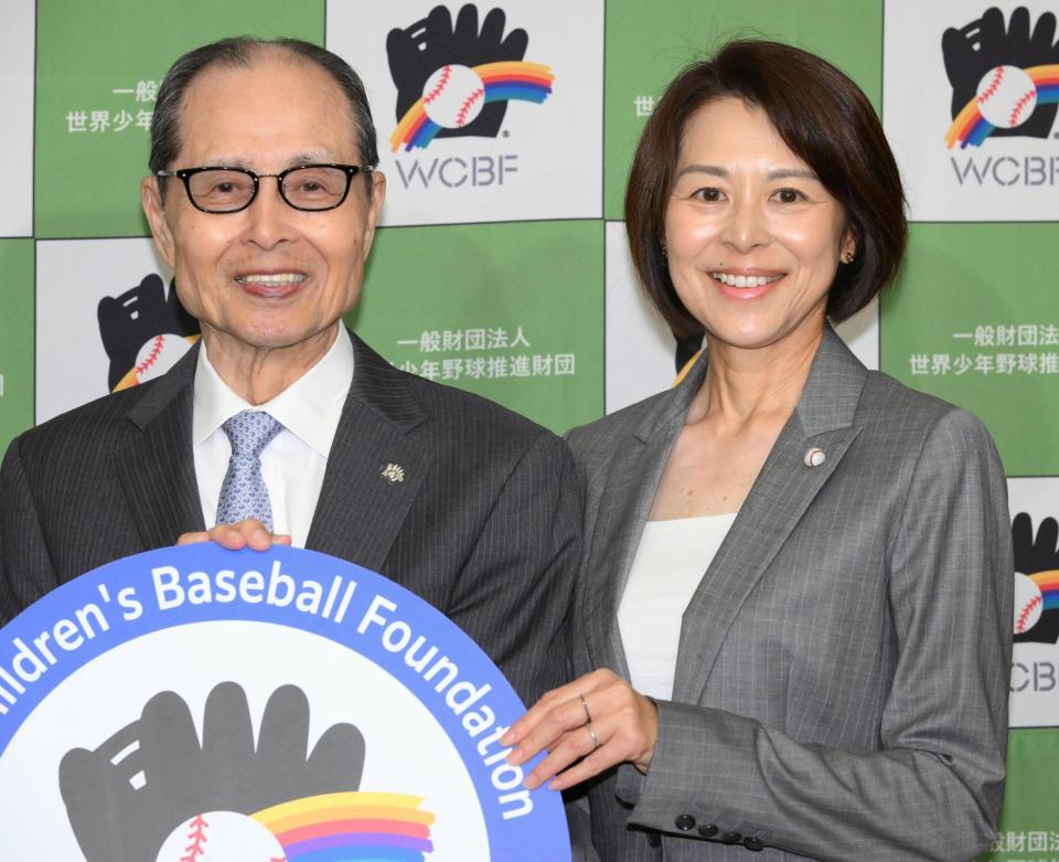 　世界少年野球推進財団の理事長の王貞治氏（左）と評議員の王理恵氏（撮影・堀内翔）