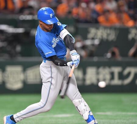 日本ハムが1イニング3発の本塁打攻勢 二回に万波の右中間2ラン、伏見が左中間ソロで2者連発 2死後に水谷も右越えソロ