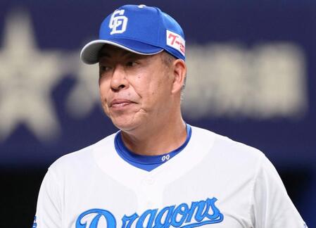 中日・井上監督　自軍のリクエスト成功後に審判員に説明を求める