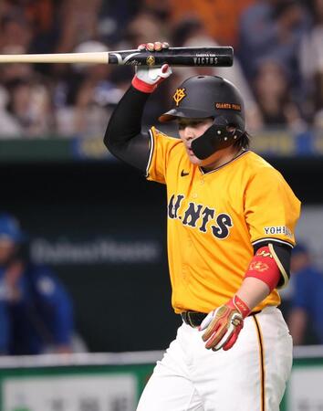 　４回、空振り三振に倒れた甲斐