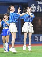 　届け大星援ＭＡＫＥ　ＳＯＭＥ　ＮＯＩＳＥに登場したＡＫＢ４８・大盛真歩、武藤小麟（撮影・持木克友）