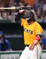 　４回、空振り三振に倒れた甲斐