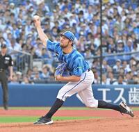 　先発のバウアー（撮影・持木克友）