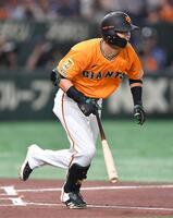 　１回、一ゴロに倒れた吉川（撮影・開出牧）