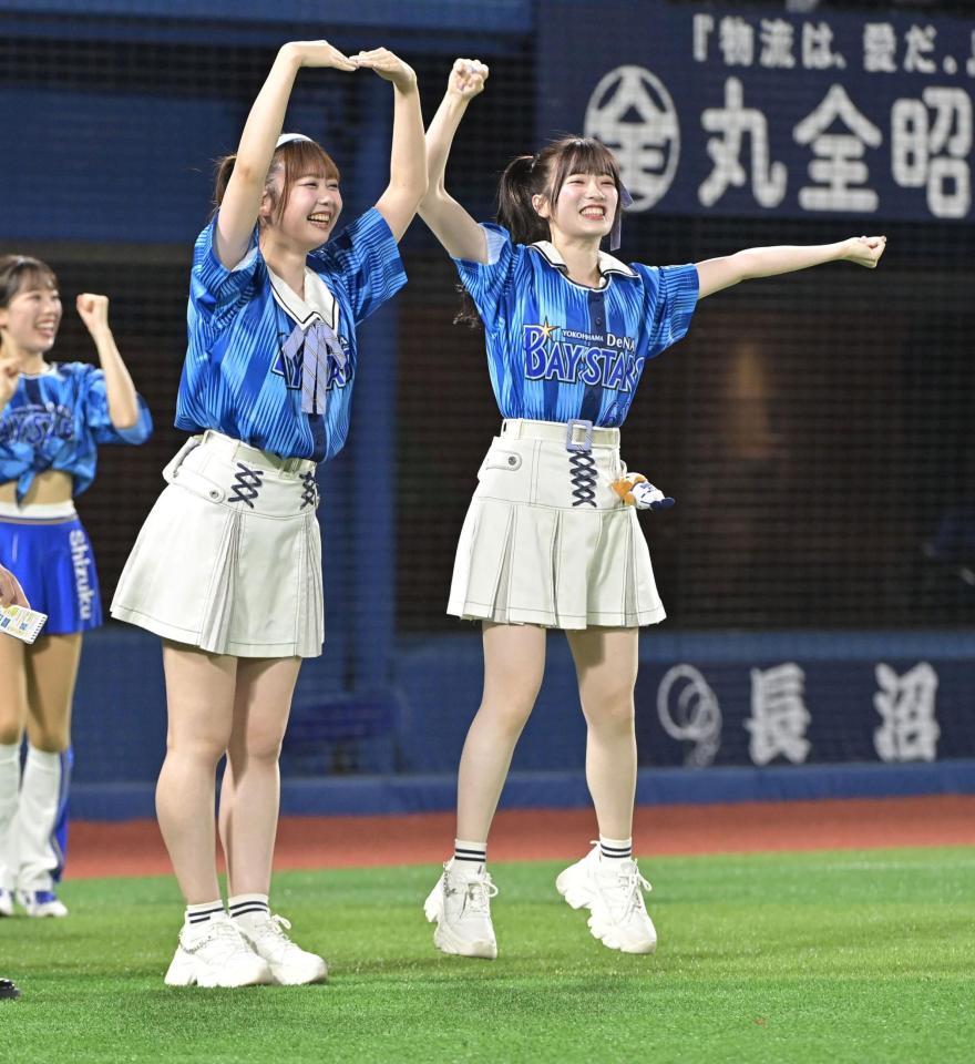 　届け大星援ＭＡＫＥ　ＳＯＭＥ　ＮＯＩＳＥに登場したＡＫＢ４８・大盛真歩、武藤小麟（撮影・持木克友）