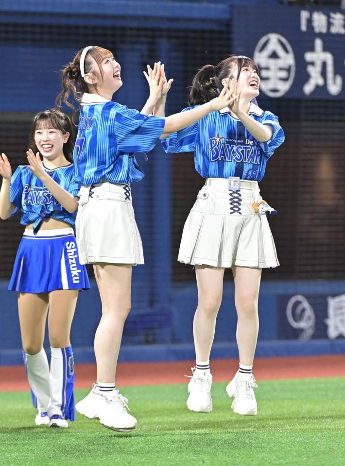 　届け大星援ＭＡＫＥ　ＳＯＭＥ　ＮＯＩＳＥに登場したＡＫＢ４８・大盛真歩、武藤小麟（撮影・持木克友）