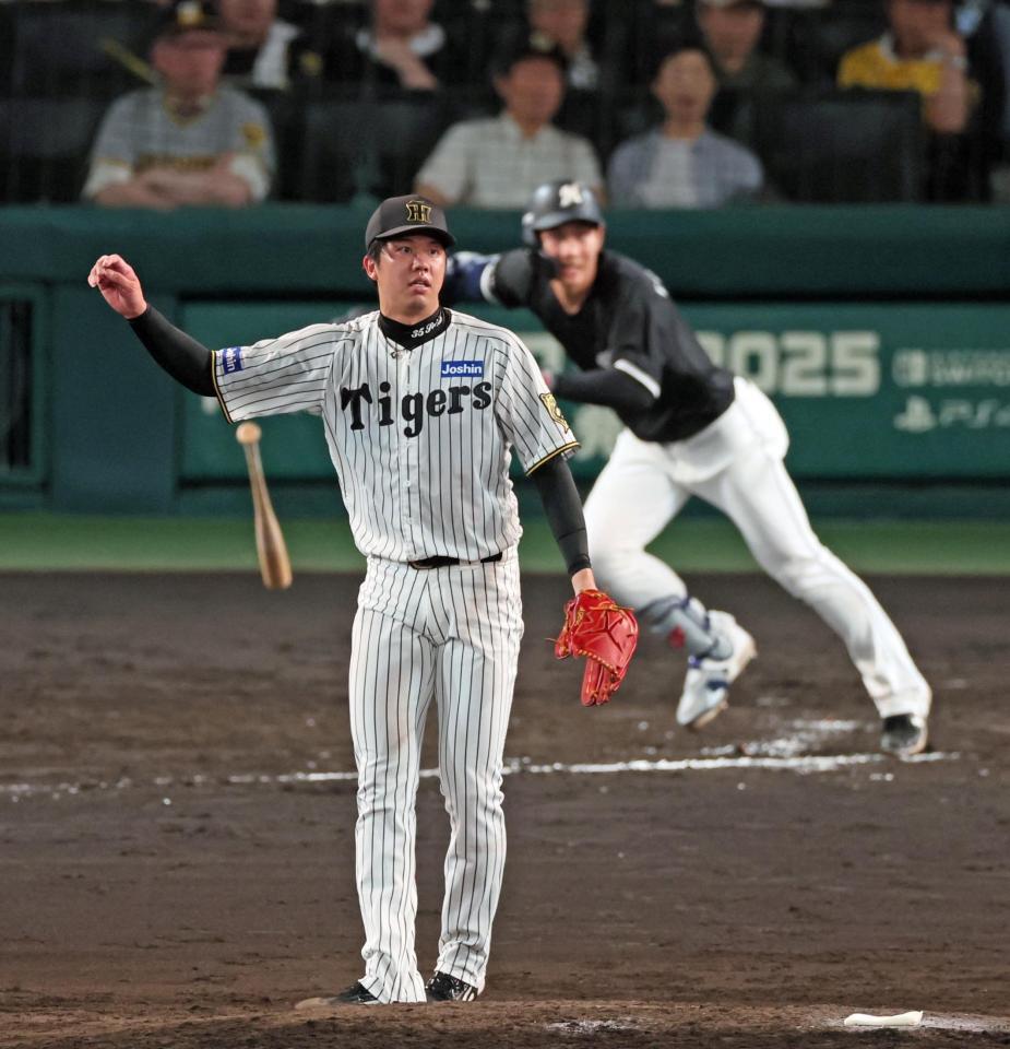 　７回、藤原に２点適時打を打たれて勝ち越される才木（撮影・立川洋一郎）