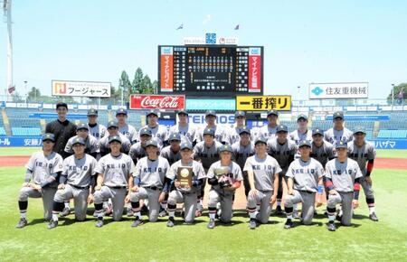 　新人戦４連覇を飾った慶大ナイン