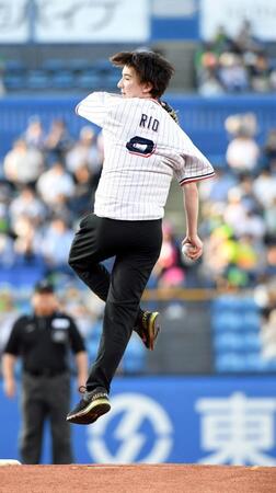 　マウンド上で回転する中田璃士（撮影・佐藤厚）