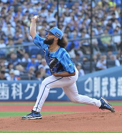 　力投するＤｅＮＡ先発のジャクソン（撮影・持木克友）