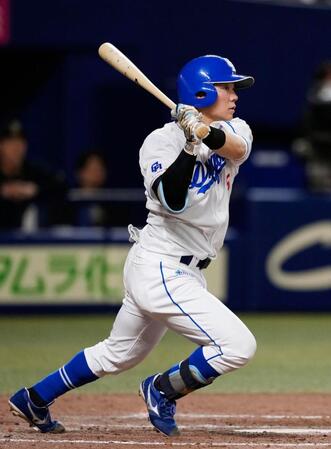 　５回、村松が右前に適時打を放つ