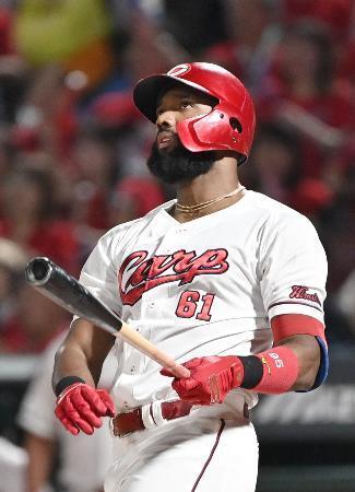 広８-４ソ（１８日）　広島、連敗を３で止める