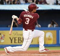 　３回、浅村は左前に先制適時打を放つ（撮影・佐藤厚）
