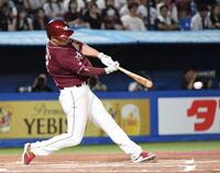 　６回，浅村は左前適時打を放つ（撮影・佐藤厚）