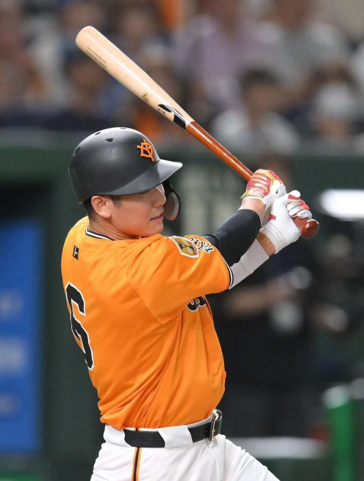 　１回、中前打を放つ坂本（撮影・伊藤笙子）