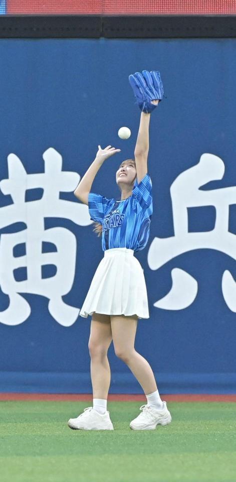 　ドッカーン！ＦＬＹＣＡＴＣＨに挑戦する＝ＬＯＶＥ・瀧脇笙古（撮影・持木克友）