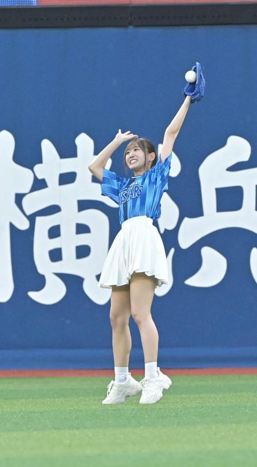 　ドッカーン！ＦＬＹＣＡＴＣＨに挑戦する＝ＬＯＶＥ・瀧脇笙古（撮影・持木克友）