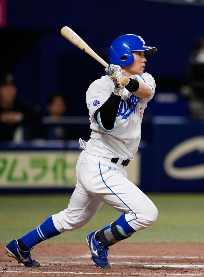 　５回、村松が右前に適時打を放つ