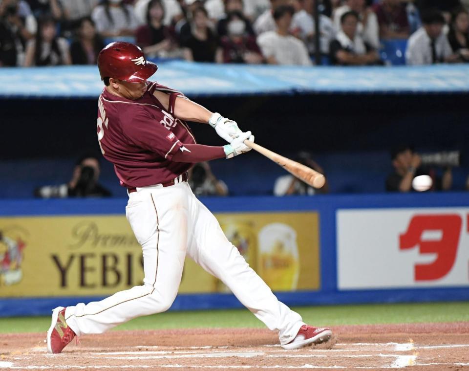 　６回，浅村は左前適時打を放つ（撮影・佐藤厚）