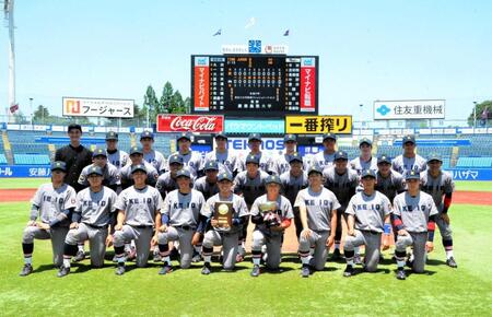 　新人戦４連覇を飾った慶大ナイン