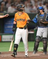 　５回、空振り三振に倒れる吉川（撮影・伊藤笙子）