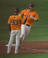 　９回、ソロ本塁打を放った大城卓（撮影・伊藤笙子）