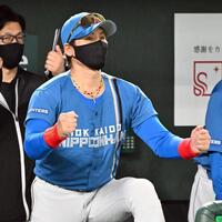 ９回裏、試合を見つめる新庄監督