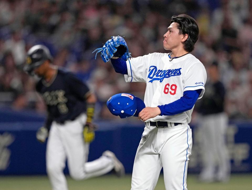 　１回、押し出し四球で先制を許した三浦