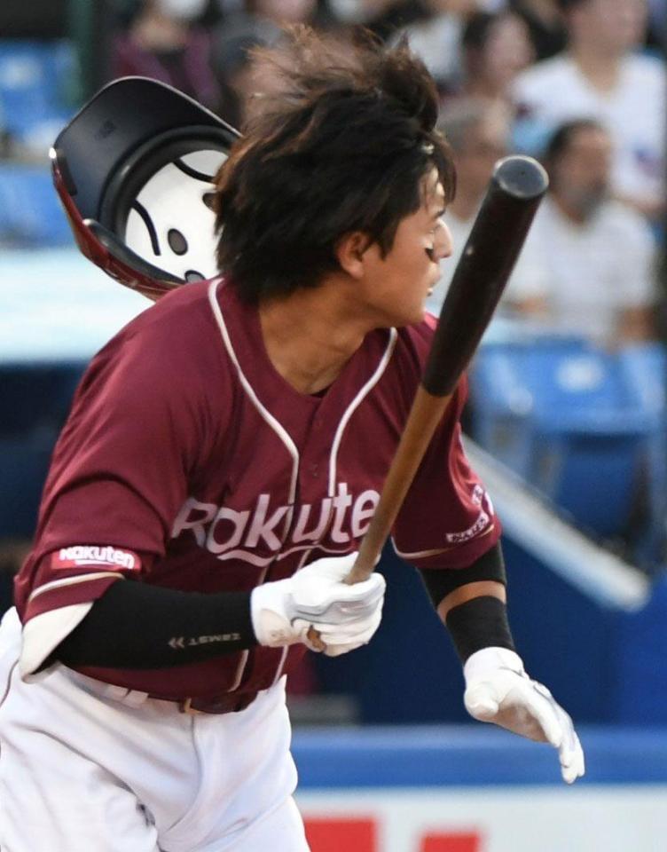 　１回、黒川は左前に先制の２点適時打を放つ（撮影・佐藤厚）