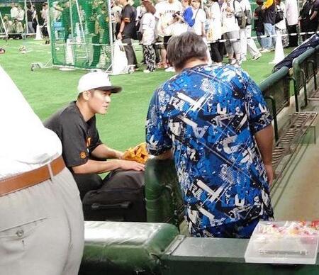 【写真】坂本勇人×おかわり君　極上の野球談議に花を咲かせてる？