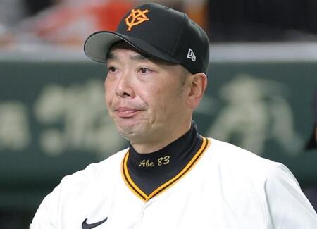 巨人・阿部監督　中大後輩、西武・古賀からあいさつ受ける　途中で巨人ＯＢ・豊田コーチ加わる