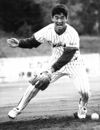 　守備特訓する長嶋一茂＝１９８８年