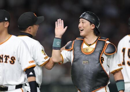 巨人が逆転勝ちで勝率５割復帰！今季初スタメンの小林が攻守に躍動　今季初安打が決勝打！バズーカさく裂、ピンチの芽摘む二塁けん制も