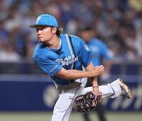 　中日打線相手に好投する伊藤（撮影・佐々木彰尚）