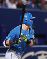 　６回、清宮幸は右犠飛を放つ（撮影・佐々木彰尚）