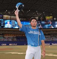 　ファンの声援に応える伊藤（撮影・佐々木彰尚）