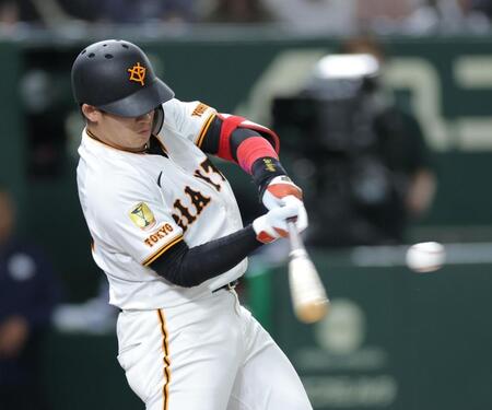 　７回、左越えに勝ち越し３ランを放つ増田陸（撮影・西岡正）