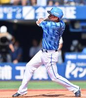 　２回、右越えソロを放つ筒香（撮影・開出牧）