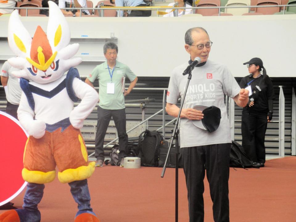 　「ＪＦＡユニクロマルチスポーツキッズ」に参加したソフトバンクの王球団会長 
