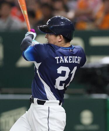 　２回、先制犠飛を放つ武内（撮影・石井剣太郎）