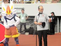 　「ＪＦＡユニクロマルチスポーツキッズ」に参加したソフトバンクの王球団会長 