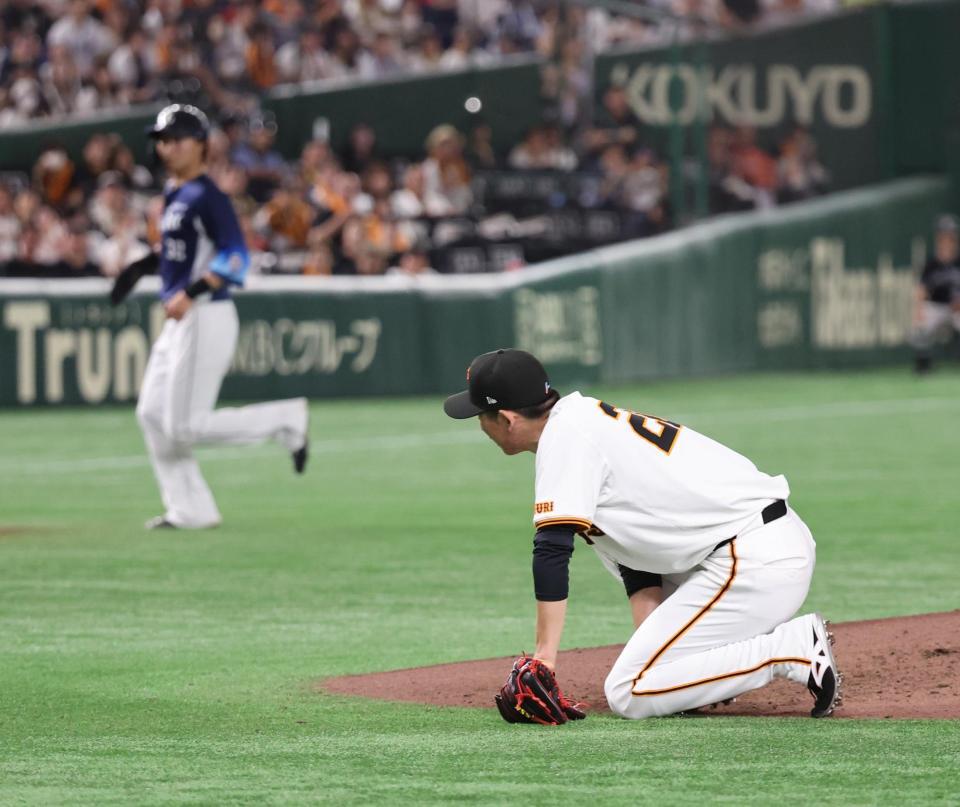 　３回、源田から内野適時打を左脚に受けた戸郷