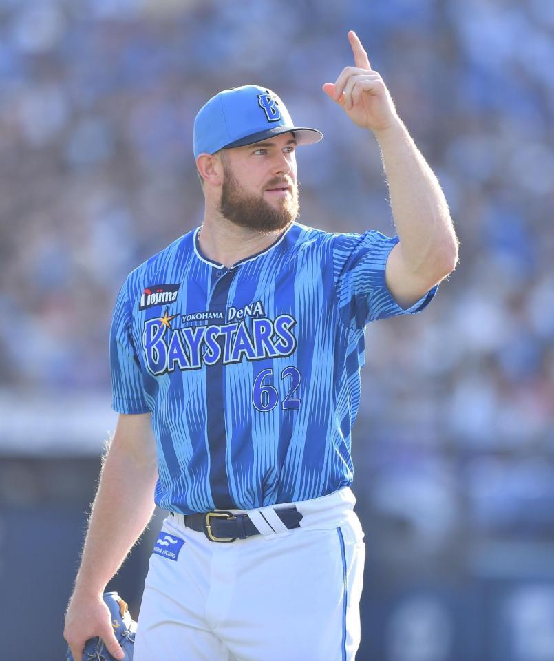 　８回から登板し２イニングをピシャリと抑えポーズを決めるウィック（撮影・開出牧）