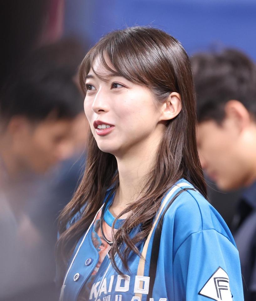 　球場を訪れた牧野真莉愛（撮影・佐々木彰尚）