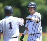 　３回、左前打を放ち、代表入りへアピールした仙台大・平川蓮＝２２日