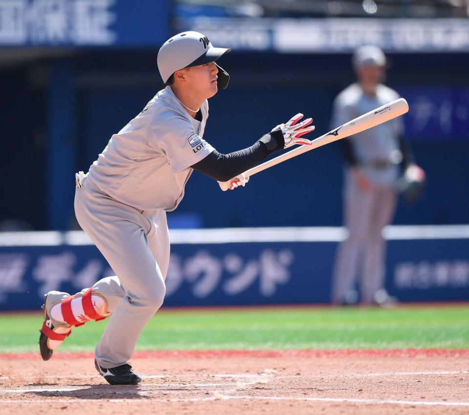 　２回、右前に適時打を放つ西川